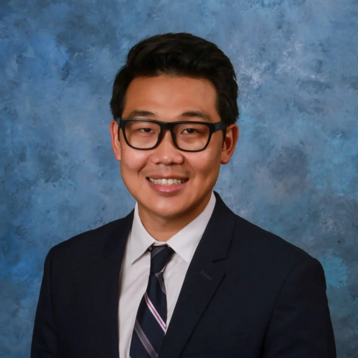 Dr. Alfred Lee, plastic surgeon at Advanced Institute for Plastic Surgery, professional headshot