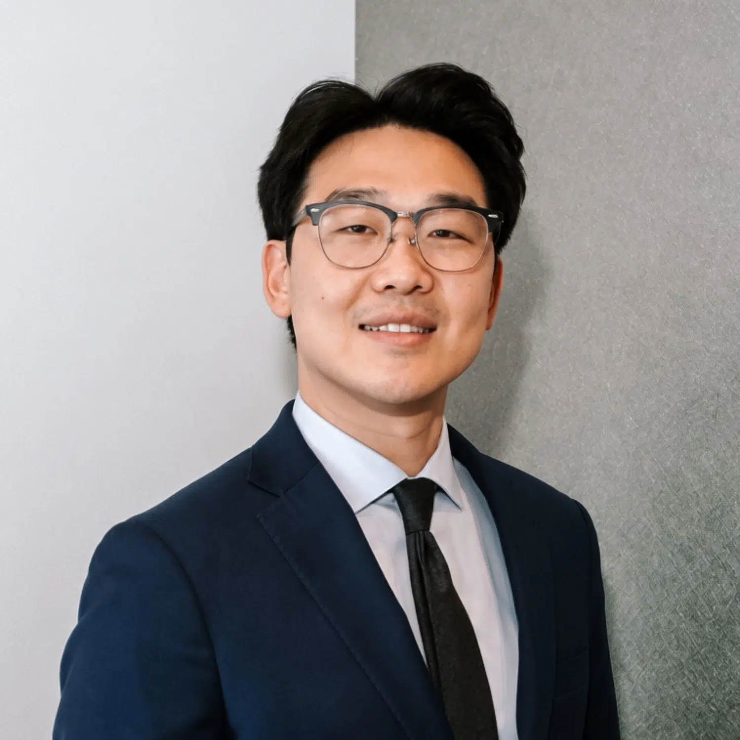 Dr. Alfred Lee, plastic surgeon at Advanced Institute for Plastic Surgery, professional headshot
